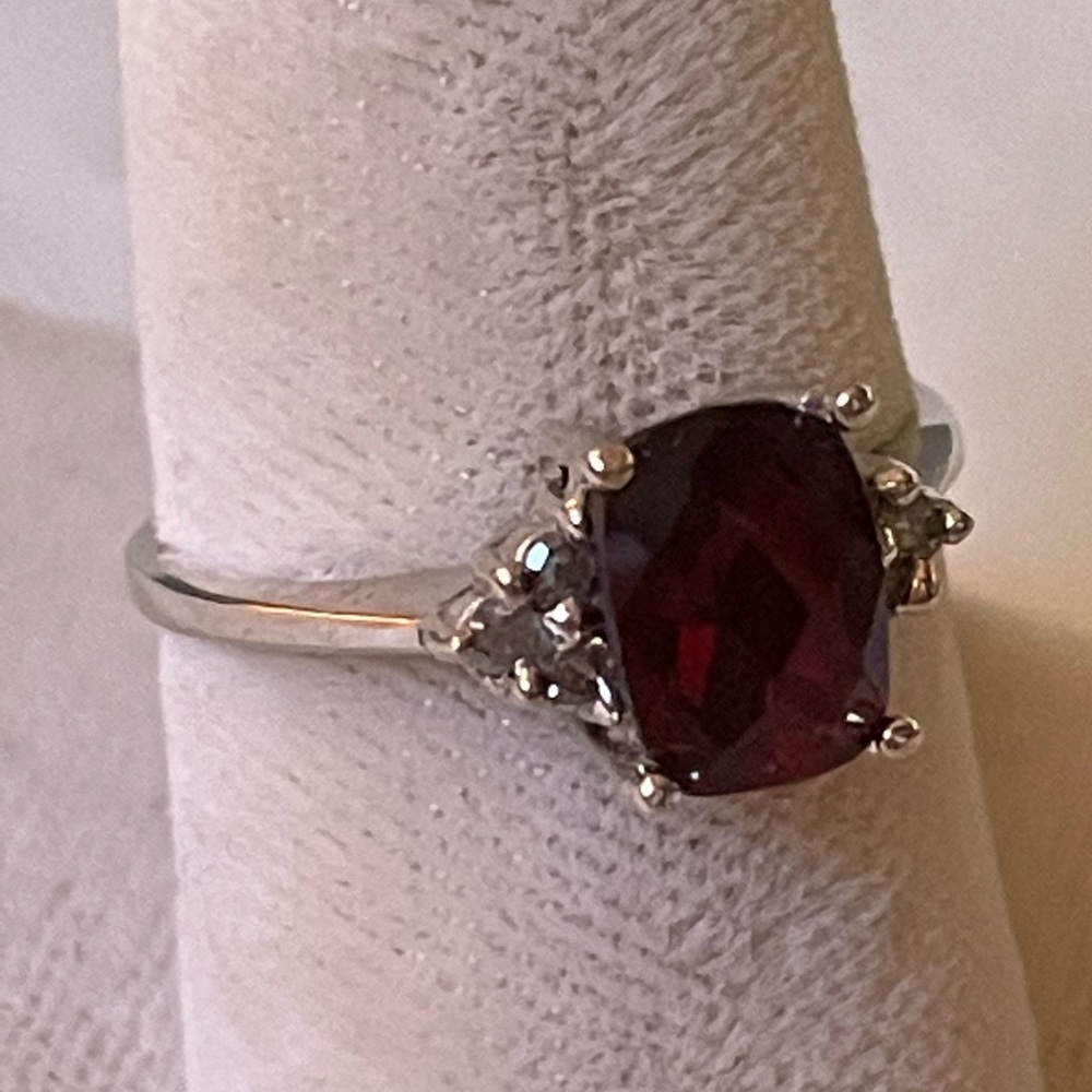 10K white gold 1.75 CTW Garnet & Diamonds ring BNWT - Picture 3 of 9
